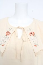 画像3: axes femme / 刺繍入ケープブラウス F イエロー Y-26-06-10-044-AX-BL-SZ-ZY (3)