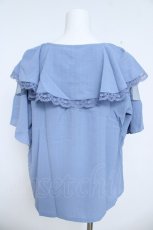 画像2: axes femme / 刺繍入ケープブラウス F ブルー Y-26-06-10-045-AX-BL-SZ-ZY (2)