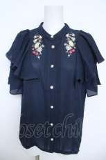 画像1: axes femme / ミックスフルーツ刺繍ブラウス F 紺 Y-26-06-10-019-AX-BL-SZ-ZY (1)