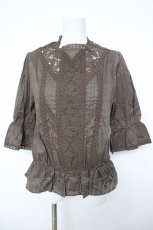 画像1: axes femme / 繊細レース使いブラウス M カーキ Y-26-06-10-035-AX-BL-SZ-ZY (1)