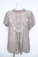 画像1: axes femme / モチーフレース付きブラウス M モカ Y-26-06-10-040-AX-BL-SZ-ZY (1)