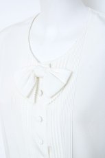 画像4: INGEBORG / リボン付きタック入りブラウス  白 Y-26-06-12-004-LO-BL-SZ-ZY (4)