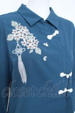 画像3: axes femme / ジャスミン刺繍チャイナブラウス  グリーン Y-26-06-13-037-AX-BL-SZ-ZY (3)