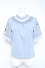 画像1: axes femme / ラベンダー刺繍プルオーバー  サックス Y-26-06-13-042-AX-TO-SZ-ZY (1)
