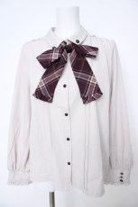 画像1: axes femme / リボンタイ付プチフリルブラウス  グレージュ Y-26-06-18-025-AX-BL-SZ-ZY (1)