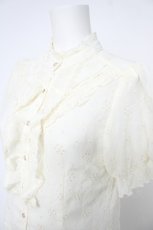 画像3: axes femme / 総刺繍フリルブラウス  生成り Y-26-06-18-030-AX-BL-SZ-ZY (3)
