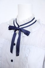 画像3: axes femme POETIQUE / スノークリスタルブローチブラウス  グレー Y-26-06-18-041-AX-BL-SZ-ZY (3)