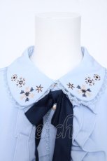 画像3: axes femme POETIQUE / 雪の結晶刺繍ブラウス  サックス Y-26-06-18-042-AX-BL-SZ-ZY (3)