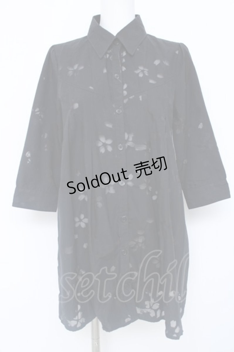 画像1: gouk / 桜透かしロングシャツ  黒 Y-26-06-20-042-GO-BL-SZ-ZY (1)