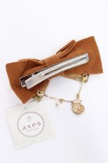 画像2: axes femme / スエードリボンクリップ  キャメル Y-26-06-20-015-AX-AC-SZ-ZY (2)