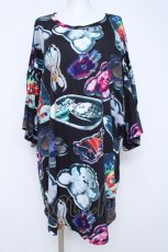 画像1: TRAVAS TOKYO / アクリルキー総柄ラウンドビックTシャツ  黒 Y-26-06-22-177-PU-TO-SZ-ZY (1)