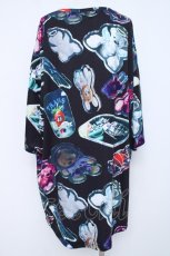 画像2: TRAVAS TOKYO / アクリルキー総柄ラウンドビックTシャツ  黒 Y-26-06-22-177-PU-TO-SZ-ZY (2)