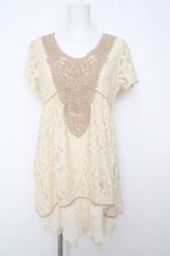 画像1: axes femme / レーシー裾ティアードチュニック  生成り Y-26-06-24-084-AX-TO-SZ-ZY (1)