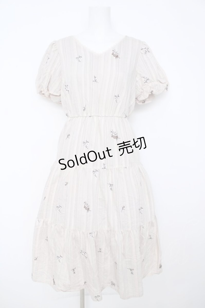 画像1: axes femme / ストライプ刺繍ティアードワンピース  淡ピンク Y-26-06-24-089-AX-OP-SZ-ZY (1)