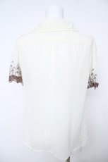 画像2: axes femme / 袖薔薇刺繍ブラウス  生成り Y-26-06-24-016-AX-BL-SZ-ZY (2)