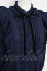 画像3: axes femme / ベロアリボン付フリルブラウス  紺 Y-26-06-30-052-AX-BL-SZ-ZY (3)