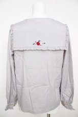 画像2: axes femme POETIQUE / フルーツ刺繍セーラーブラウス  グレー Y-26-07-01-067-AX-BL-SZ-ZY (2)