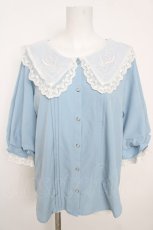 画像1: axes femme POETIQUE / 襟刺繍ボリューム袖ブラウス  サックス Y-26-07-01-082-AX-BL-SZ-ZY (1)