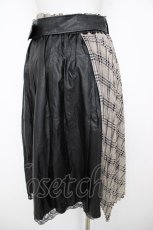 画像2: axes femme POETIQUE / チェッププリーツフェイクレザースカート  黒 Y-26-07-01-170-AX-SK-SZ-ZY (2)