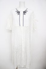 画像1: axes femme / ライン刺繍レースロングシャツ  白 Y-26-07-01-022-AX-BL-SZ-ZY (1)
