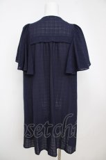 画像2: axes femme / シアーチェックケープ風ワンピース  紺 Y-26-07-05-102-AX-OP-SZ-ZY (2)
