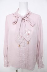 画像1: axes femme / サクラ刺繍リボンブラウス  ピンク Y-26-07-05-033-AX-BL-SZ-ZY (1)