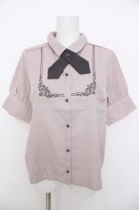 画像1: axes femme / クロスタイ付き刺繍ブラウス F ピンク Y-26-07-09-046-AX-BL-SZ-ZY (1)