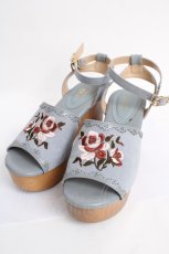 画像1: axes femme / ローズ刺繍サンダル M サックス Y-26-07-15-039-AX-SH-SZ-ZY (1)