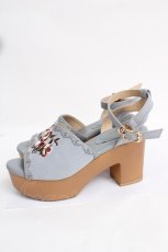 画像2: axes femme / ローズ刺繍サンダル M サックス Y-26-07-15-039-AX-SH-SZ-ZY (2)
