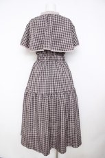 画像2: axes femme POETIQUE / チェックケープデザインワンピース  チャコール Y-26-07-15-112-AX-OP-SZ-ZY (2)