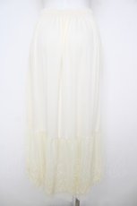 画像2: axes femme / 繊細刺繍レースペチスカート F 生成り Y-26-07-20-061-AX-SK-SZ-ZY (2)