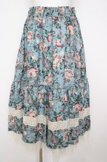 画像1: axes femme / ホーリーローズ柄フリルスカート F サックス Y-26-07-20-071-AX-SK-SZ-ZT0821C (1)