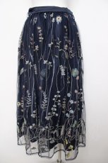 画像2: axes femme / ボタニカル刺繍スカート M 紺 Y-26-07-21-095-AX-SK-SZ-ZY (2)