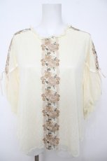 画像1: axes femme / 花レースボリュームパフ袖プルオーバー M 生成り Y-26-07-24-043-AX-TO-SZ-ZY (1)
