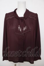 画像1: axes femme / 刺繍入りボータイブラウス M ワイン Y-26-07-24-034-AX-BL-SZ-ZY (1)
