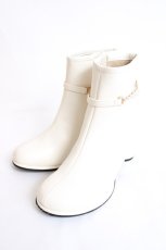 画像1: axes femme / ベルトデザインショートブーツ L 生成り Y-26-07-25-070-AX-SH-SZ-ZY (1)
