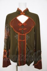 画像1: Ozz oneste / 彼岸花刀刺繍チャイナトップス  カーキ Y-26-07-27-112-OO-TO-SZ-ZY (1)