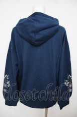 画像2: axes femme / 袖お花刺繍パーカー M 紺 Y-26-07-29-141-AX-TO-SZ-ZY (2)
