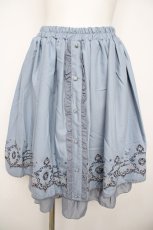 画像1: axes femme / メルヘンカラー刺繍入りスカート M サックス Y-26-07-31-200-AX-SK-SZ-ZY (1)