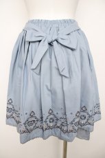 画像2: axes femme / メルヘンカラー刺繍入りスカート M サックス Y-26-07-31-200-AX-SK-SZ-ZY (2)