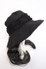 画像4: axes femme / コサージュ付UVハット 57.5cm 黒 Y-26-07-31-034-AX-AC-SZ-ZY (4)