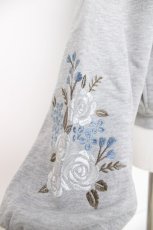 画像4: axes femme / 袖花刺繍ショートパーカー M グレー Y-26-08-02-070-AX-TO-SZ-ZY (4)