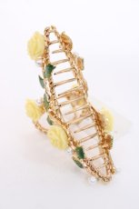 画像2: axes femme POETIQUE / 薔薇×パールヘアークリップ  イエロー Y-26-08-06-038-AX-AC-SZ-ZY (2)