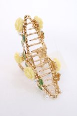 画像2: axes femme POETIQUE / 薔薇×パールヘアークリップ  イエロー Y-26-08-06-039-AX-AC-SZ-ZY (2)