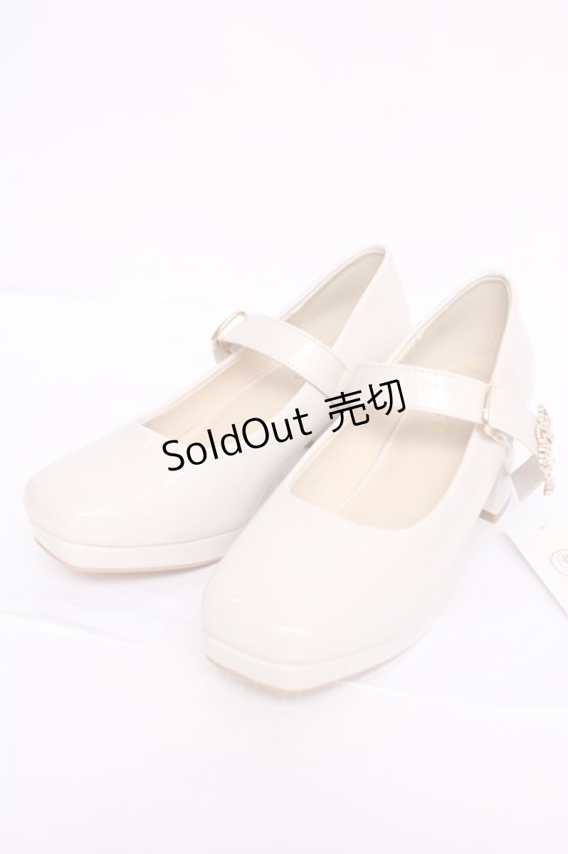 画像1: axes femme / アンティークバックルパンプス L 生成り Y-26-08-08-036-AX-SH-SZ-ZY (1)