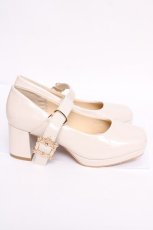 画像4: axes femme / アンティークバックルパンプス L 生成り Y-26-08-08-036-AX-SH-SZ-ZY (4)