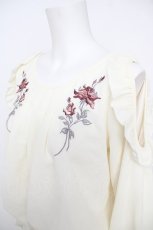 画像3: axes femme POETIQUE / ローズ刺繍オープンショルダートップス M 生成り Y-26-08-09-048-AX-TO-SZ-ZY (3)