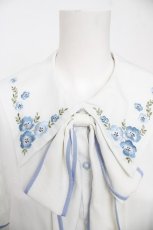 画像3: axes femme / ネモフィラ刺繍ブラウス F 白 Y-26-08-18-022-AX-BL-SZ-ZY (3)