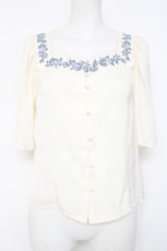 画像1: an another angelus / スクエアネックアンティークローズ刺繍ブラウス F アイボリー Y-26-08-20-081-CA-BL-SZ-ZT073 (1)