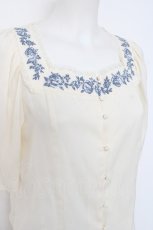 画像3: an another angelus / スクエアネックアンティークローズ刺繍ブラウス F アイボリー Y-26-08-20-081-CA-BL-SZ-ZT073 (3)